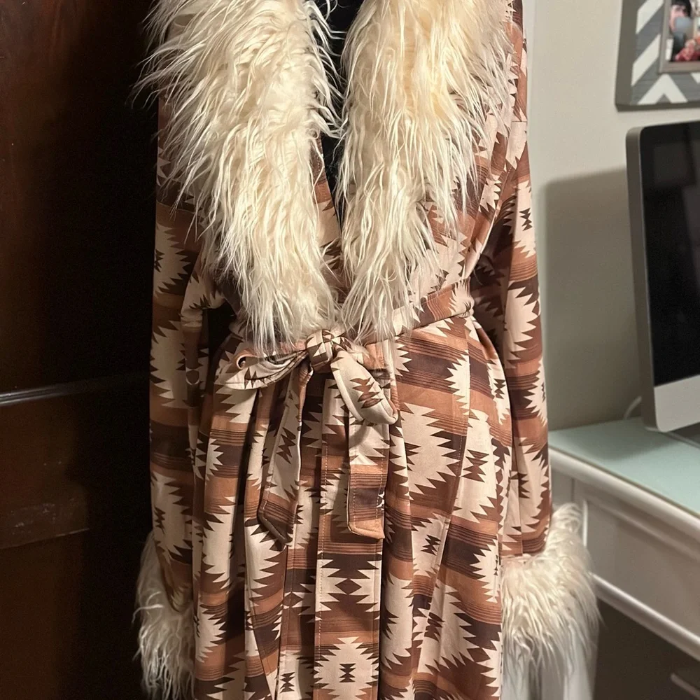 Rio Grande Royale Fur-trimmed Aztec Coat NWOT - Picture 5 of 8